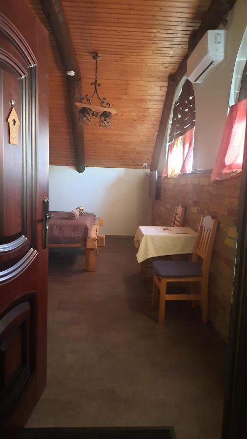 Kontra Szallashely Sándorfalva Buitenkant foto