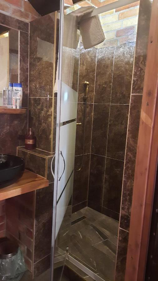 Kontra Szallashely Sándorfalva Buitenkant foto