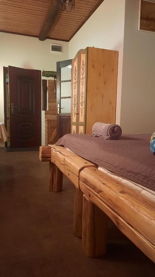 Kontra Szallashely Sándorfalva Buitenkant foto