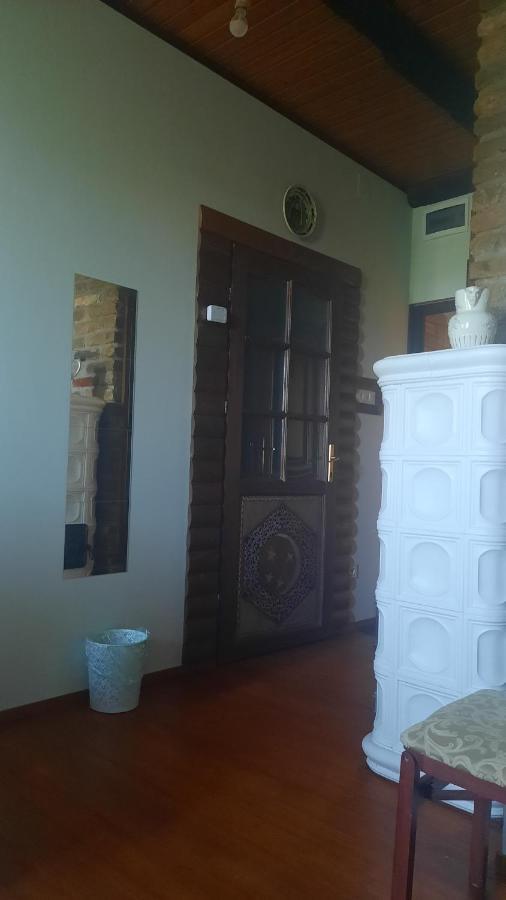 Kontra Szallashely Sándorfalva Buitenkant foto