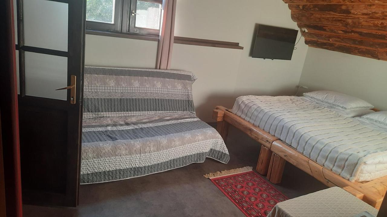 Kontra Szallashely Sándorfalva Buitenkant foto