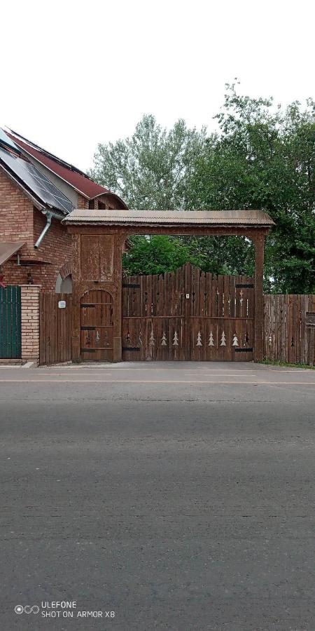 Kontra Szallashely Sándorfalva Buitenkant foto